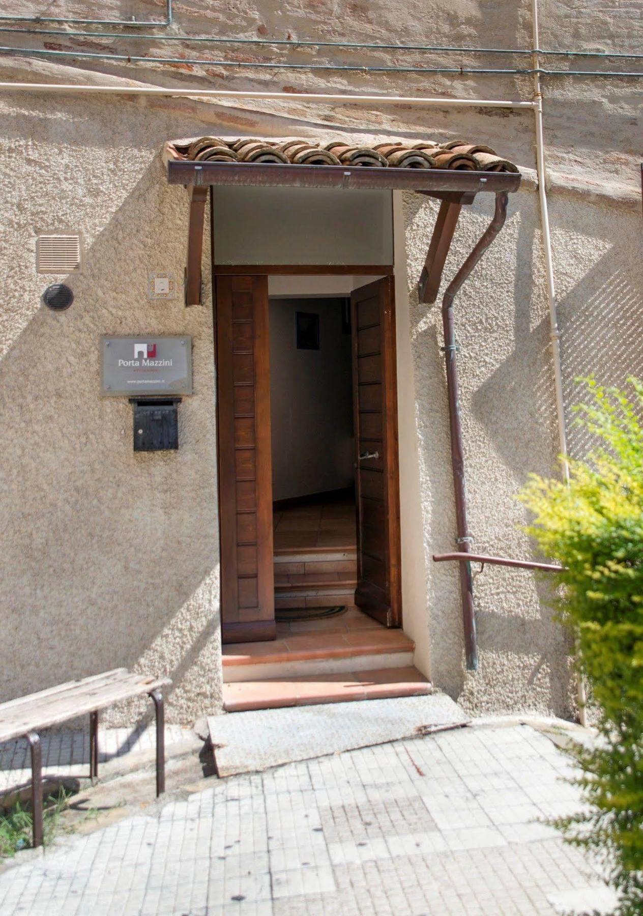 Porta Mazzini Affittacamere Йези Екстериор снимка